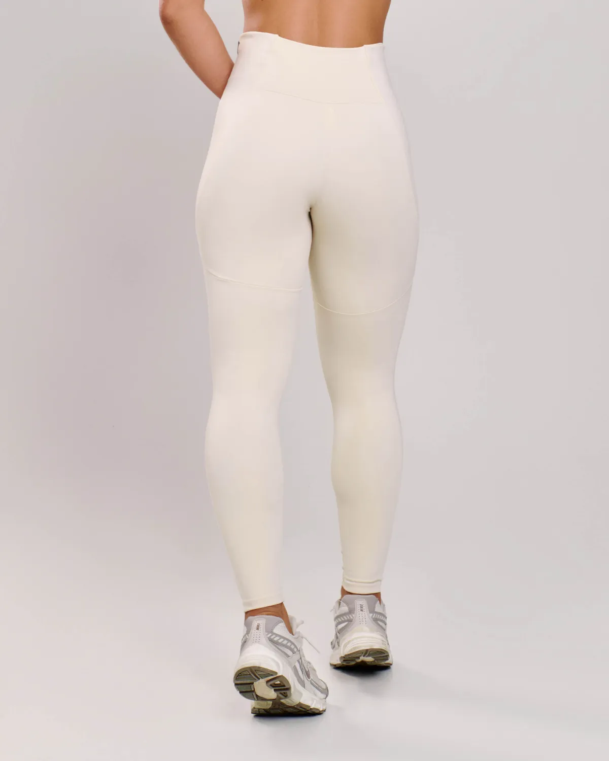 Calça Legging Recorte com Bolso Off White Ju Mamute