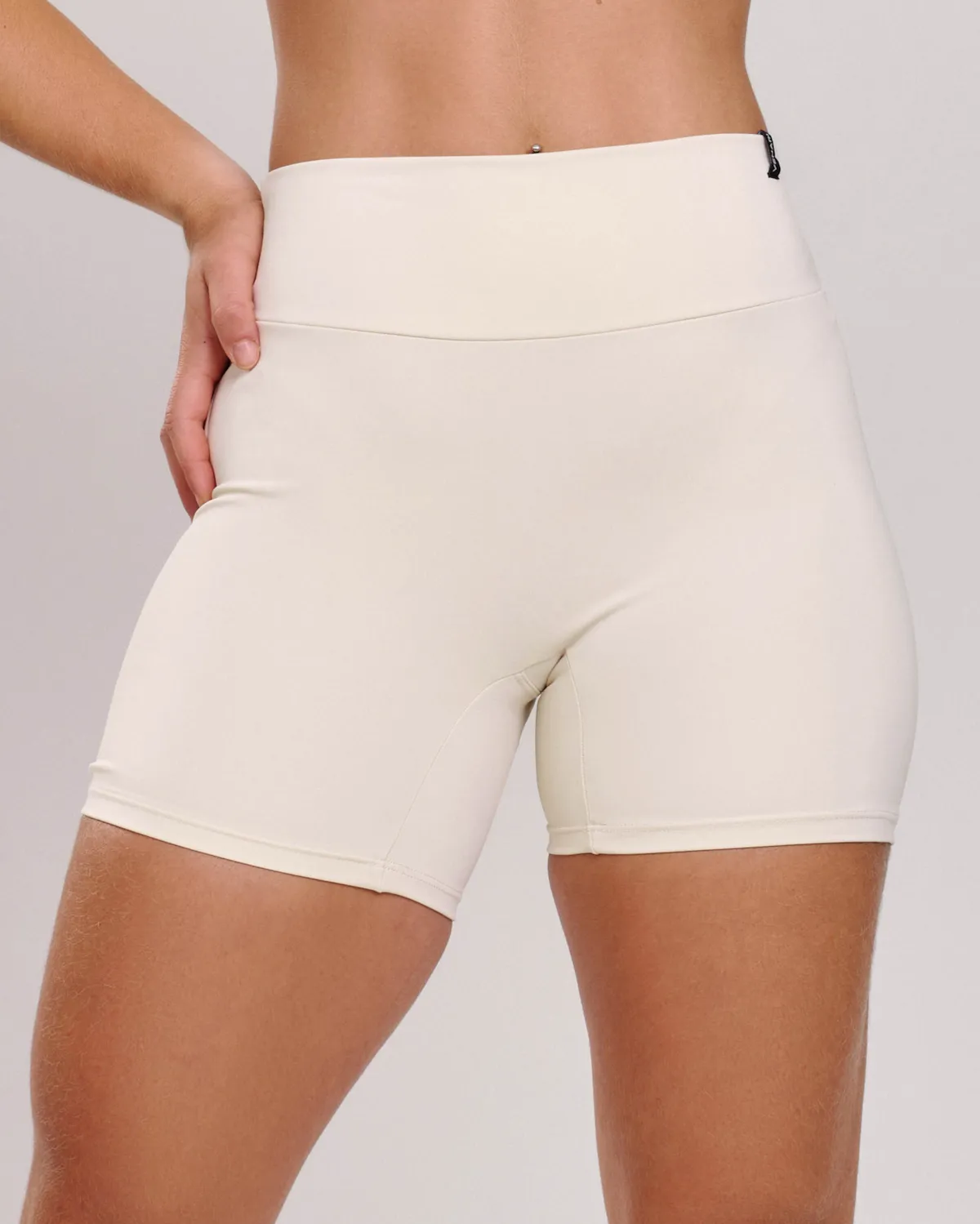 Short Aura Off White Ju Mamute